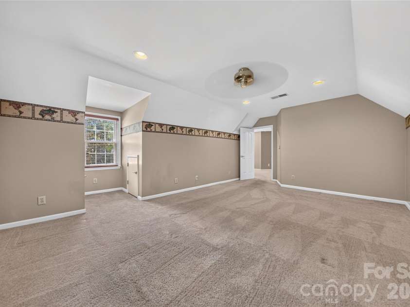 10552 Providence Arbours Drive, Charlotte, NC 28270.  MLS# CAR4412514, YatesRealty ID 45898. 
