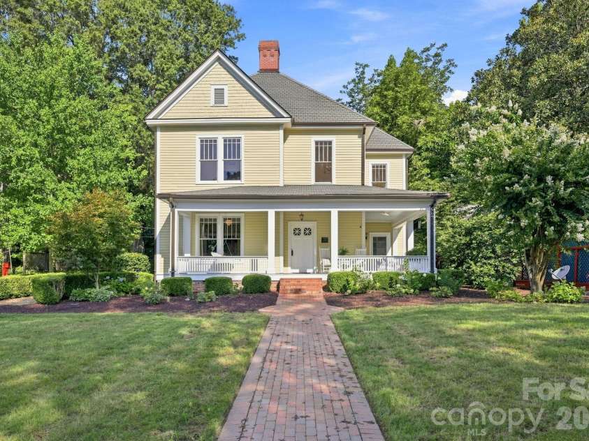 559 Main Street, Davidson, NC 28036.  MLS# CAR4412732, YatesRealty ID 45899. 
