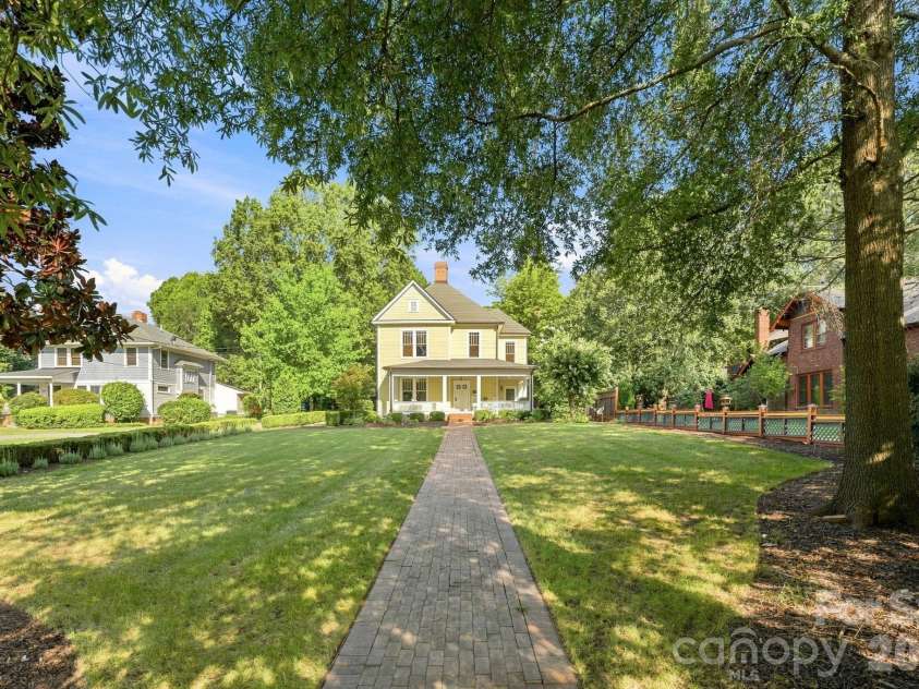 559 Main Street, Davidson, NC 28036.  MLS# CAR4412732, YatesRealty ID 45899. 