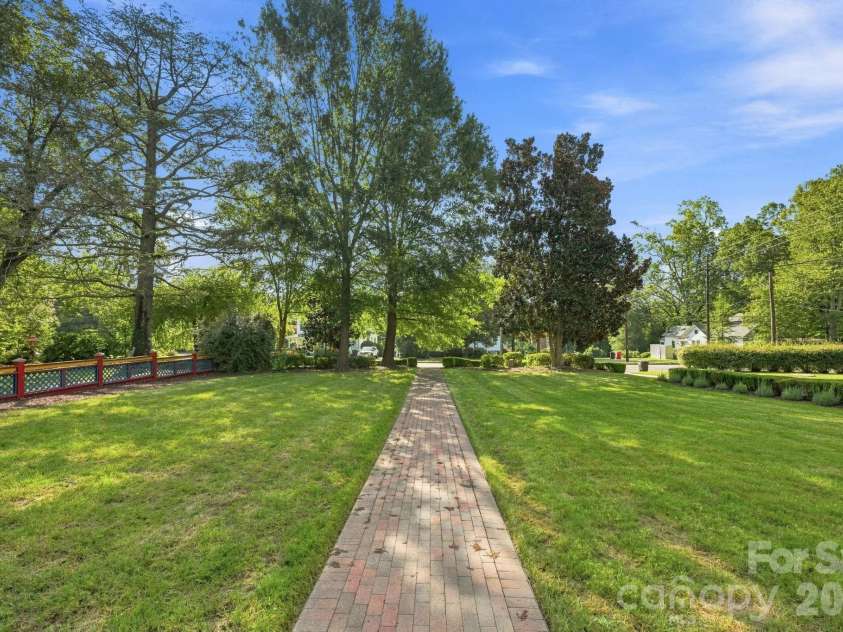 559 Main Street, Davidson, NC 28036.  MLS# CAR4412732, YatesRealty ID 45899. 