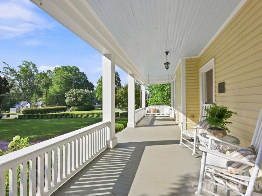 559 Main Street, Davidson, NC 28036.  MLS# CAR4412732, YatesRealty ID 45899. 