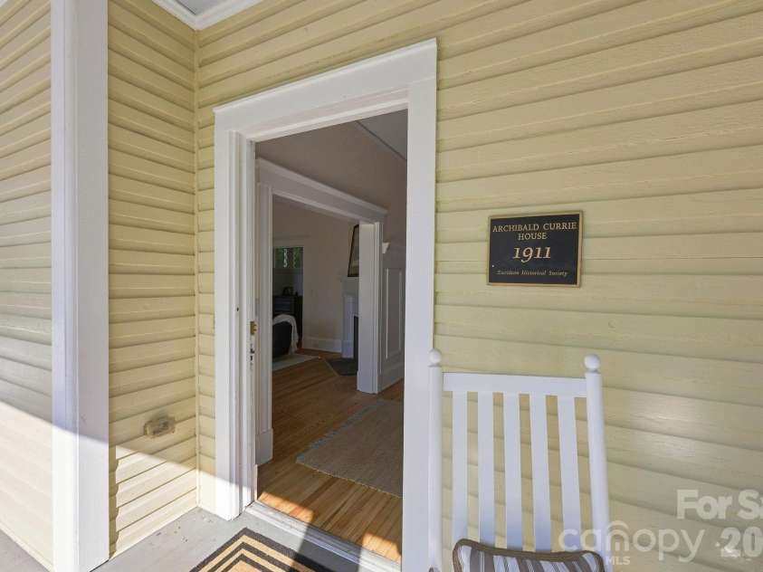 559 Main Street, Davidson, NC 28036.  MLS# CAR4412732, YatesRealty ID 45899. 