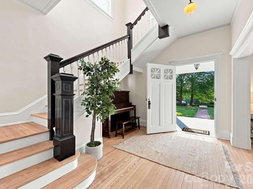 559 Main Street, Davidson, NC 28036.  MLS# CAR4412732, YatesRealty ID 45899. 