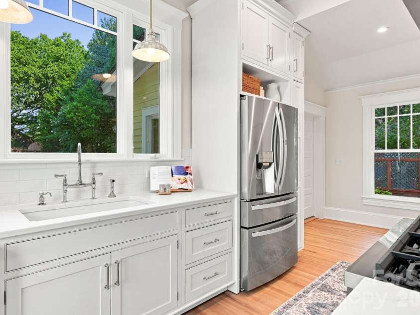 559 Main Street, Davidson, NC 28036.  MLS# CAR4412732, YatesRealty ID 45899. 