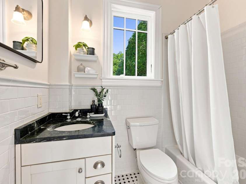 559 Main Street, Davidson, NC 28036.  MLS# CAR4412732, YatesRealty ID 45899. Full Bath