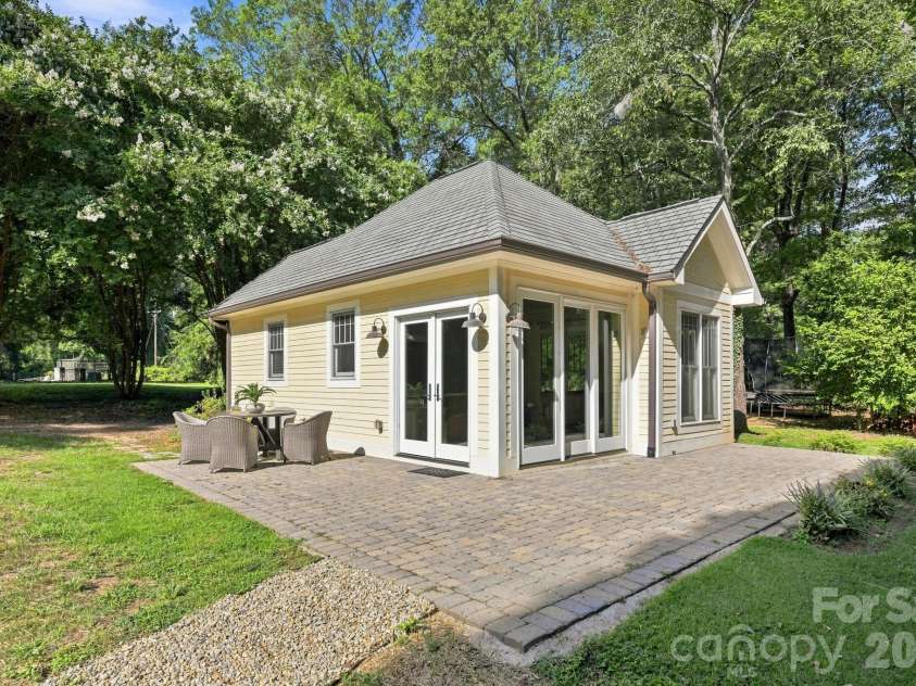 559 Main Street, Davidson, NC 28036.  MLS# CAR4412732, YatesRealty ID 45899. Guest Cottage