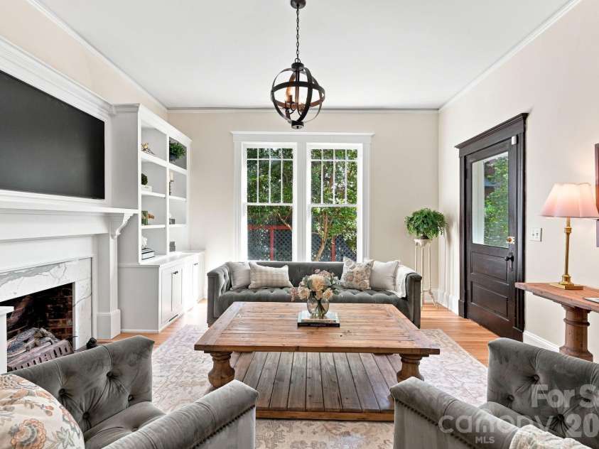 559 Main Street, Davidson, NC 28036.  MLS# CAR4412732, YatesRealty ID 45899. Library with door to wrap around desk