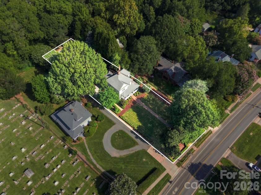 559 Main Street, Davidson, NC 28036.  MLS# CAR4412732, YatesRealty ID 45899. Lot lines are approximate
