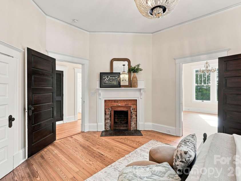 559 Main Street, Davidson, NC 28036.  MLS# CAR4412732, YatesRealty ID 45899. Primary Suite