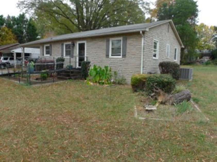 499 Raymond Street, Mocksville, NC 27028.  MLS# CAR4197015, YatesRealty ID 4590. 