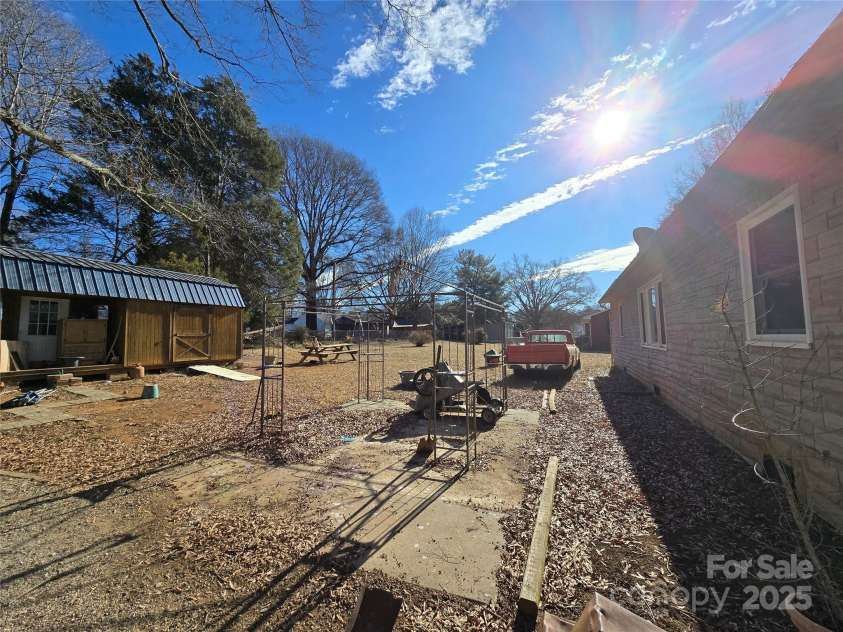 499 Raymond Street, Mocksville, NC 27028.  MLS# CAR4197015, YatesRealty ID 4590. 