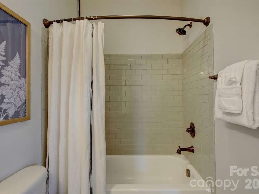 17615 Caddy Court, Charlotte, NC 28278.  MLS# CAR4412458, YatesRealty ID 45901. 