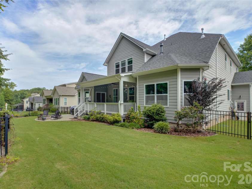 17615 Caddy Court, Charlotte, NC 28278.  MLS# CAR4412458, YatesRealty ID 45901. 