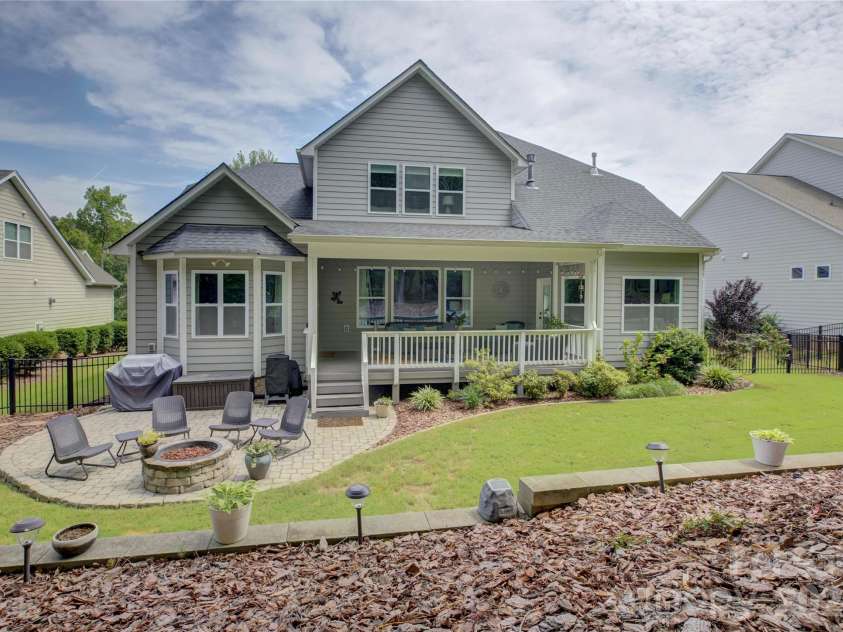 17615 Caddy Court, Charlotte, NC 28278.  MLS# CAR4412458, YatesRealty ID 45901. 