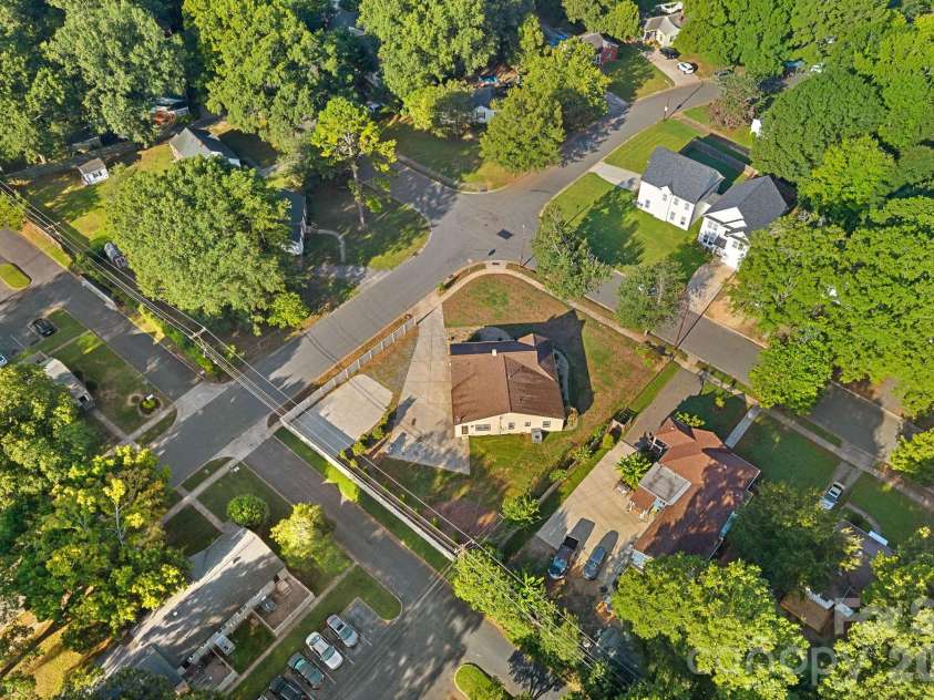 2561 Lumina Avenue, Charlotte, NC 28208.  MLS# CAR4412298, YatesRealty ID 45902. 