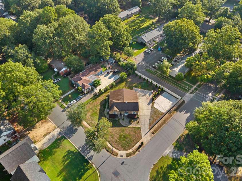 2561 Lumina Avenue, Charlotte, NC 28208.  MLS# CAR4412298, YatesRealty ID 45902. 