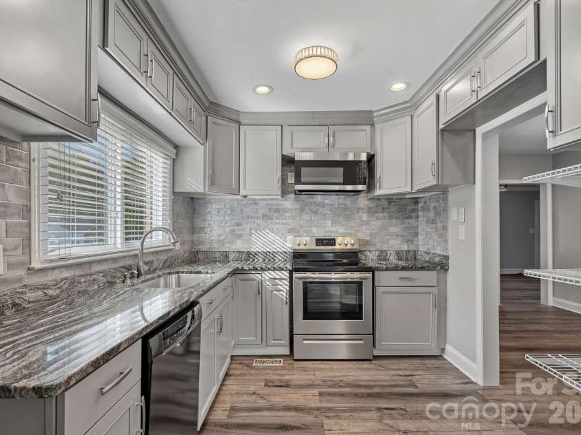 2561 Lumina Avenue, Charlotte, NC 28208.  MLS# CAR4412298, YatesRealty ID 45902. Kitchen