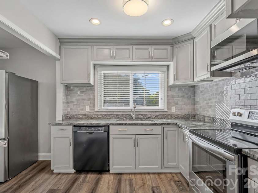 2561 Lumina Avenue, Charlotte, NC 28208.  MLS# CAR4412298, YatesRealty ID 45902. Kitchen