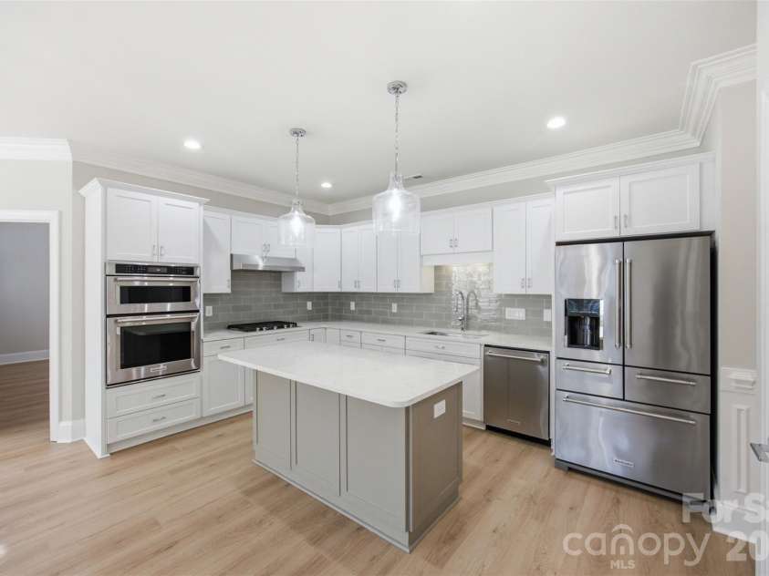 133 Harper Lee Street, Davidson, NC 28036.  MLS# CAR4412095, YatesRealty ID 45903. Kitchen refresh - all high end stainless appliances.