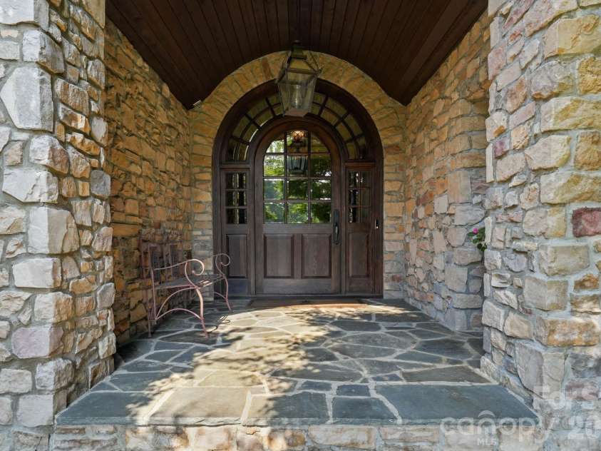 10220 Wildlife Road, Charlotte, NC 28278.  MLS# CAR4411726, YatesRealty ID 45905. 
