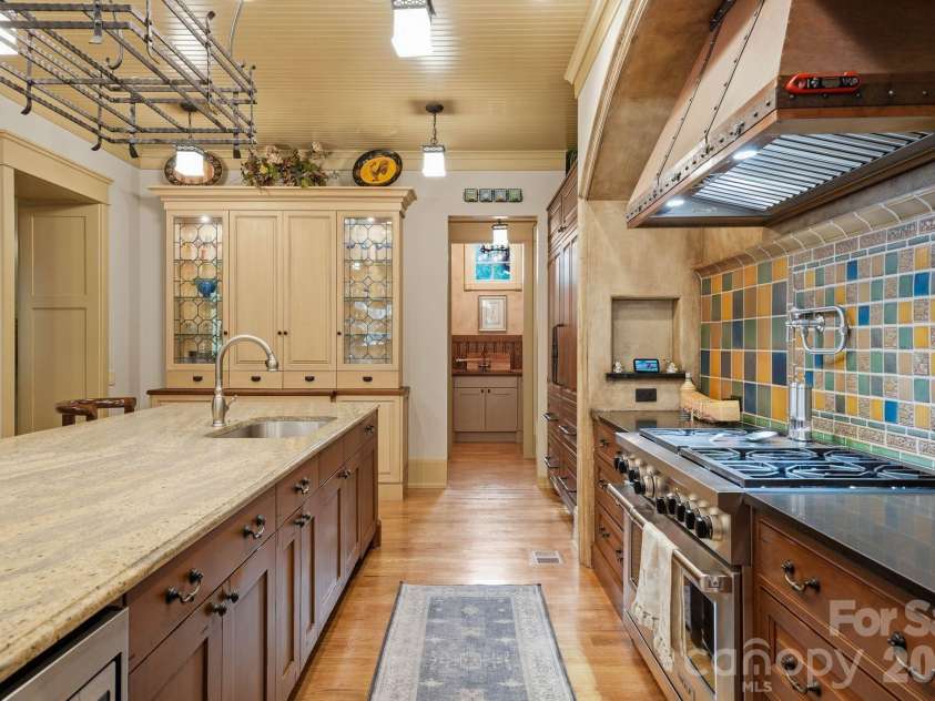 10220 Wildlife Road, Charlotte, NC 28278.  MLS# CAR4411726, YatesRealty ID 45905. 