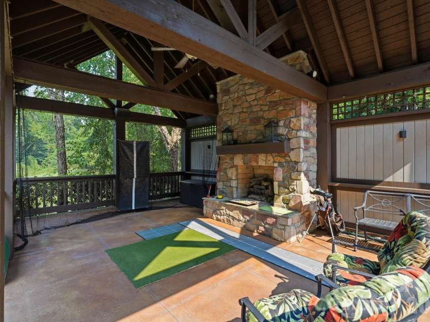 10220 Wildlife Road, Charlotte, NC 28278.  MLS# CAR4411726, YatesRealty ID 45905. 