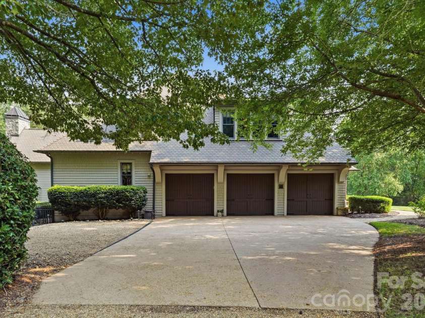 10220 Wildlife Road, Charlotte, NC 28278.  MLS# CAR4411726, YatesRealty ID 45905. 