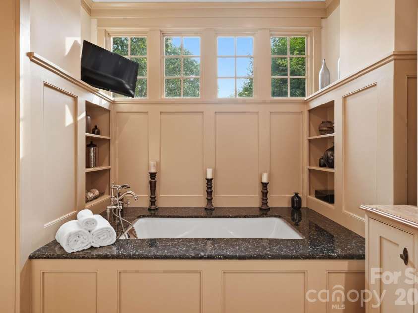 10220 Wildlife Road, Charlotte, NC 28278.  MLS# CAR4411726, YatesRealty ID 45905. 