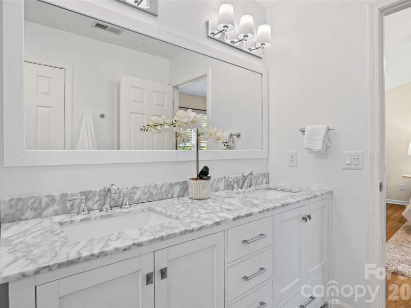 2139 Kaybird Lane, Charlotte, NC 28270.  MLS# CAR4411622, YatesRealty ID 45906. New vanity with marble top