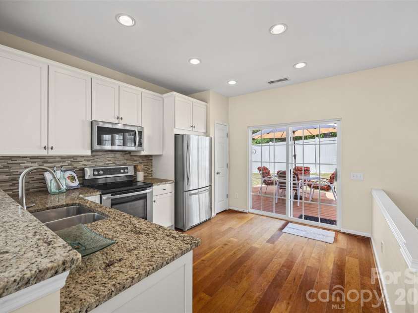 2139 Kaybird Lane, Charlotte, NC 28270.  MLS# CAR4411622, YatesRealty ID 45906. Updated kitchen with skaer cabinets