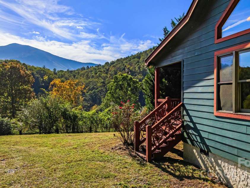 830 Windy River Ridge, Burnsville, NC 28714.  MLS# CAR4286144, YatesRealty ID 45906. 