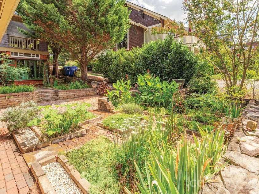 78 Flint Street, Asheville, NC 28801.  MLS# CAR4411908, YatesRealty ID 45907. 