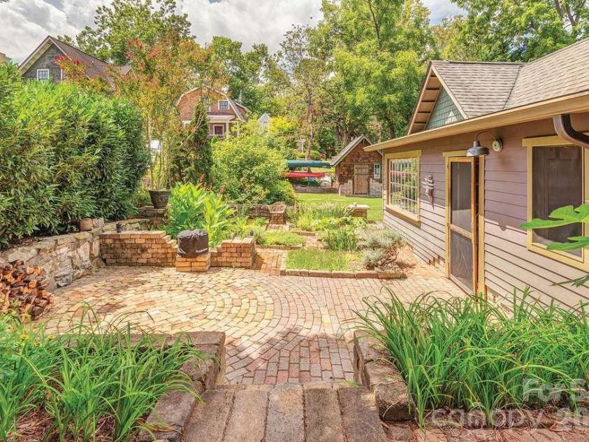 78 Flint Street, Asheville, NC 28801.  MLS# CAR4411908, YatesRealty ID 45907. Established Landscaping