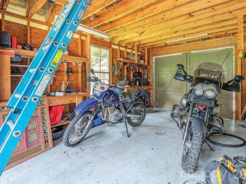 78 Flint Street, Asheville, NC 28801.  MLS# CAR4411908, YatesRealty ID 45907. Garage