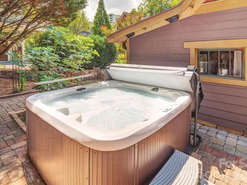 78 Flint Street, Asheville, NC 28801.  MLS# CAR4411908, YatesRealty ID 45907. HOT TUB!!!