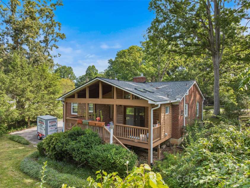 15 Lynnstone Court, Asheville, NC 28805.  MLS# CAR4411606, YatesRealty ID 45908. 