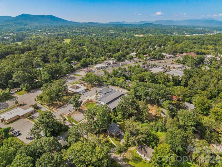 15 Lynnstone Court, Asheville, NC 28805.  MLS# CAR4411606, YatesRealty ID 45908. 