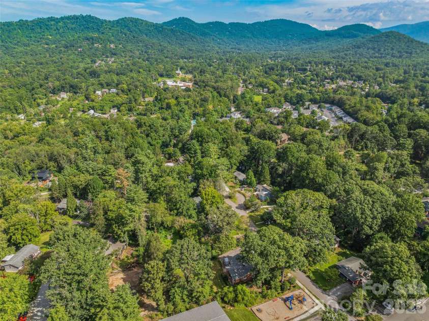 15 Lynnstone Court, Asheville, NC 28805.  MLS# CAR4411606, YatesRealty ID 45908. 