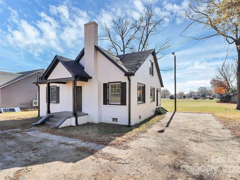 108 Lee Drive, Shelby, NC 28150.  MLS# CAR4322859, YatesRealty ID 4591. 