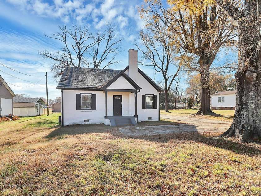 108 Lee Drive, Shelby, NC 28150.  MLS# CAR4322859, YatesRealty ID 4591. 