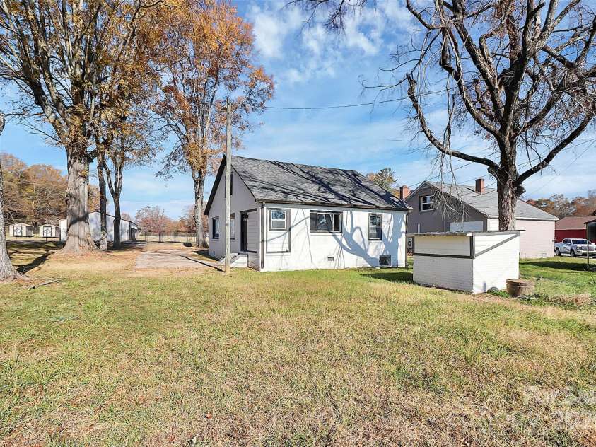 108 Lee Drive, Shelby, NC 28150.  MLS# CAR4322859, YatesRealty ID 4591. 
