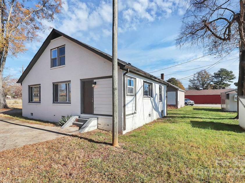 108 Lee Drive, Shelby, NC 28150.  MLS# CAR4322859, YatesRealty ID 4591. 