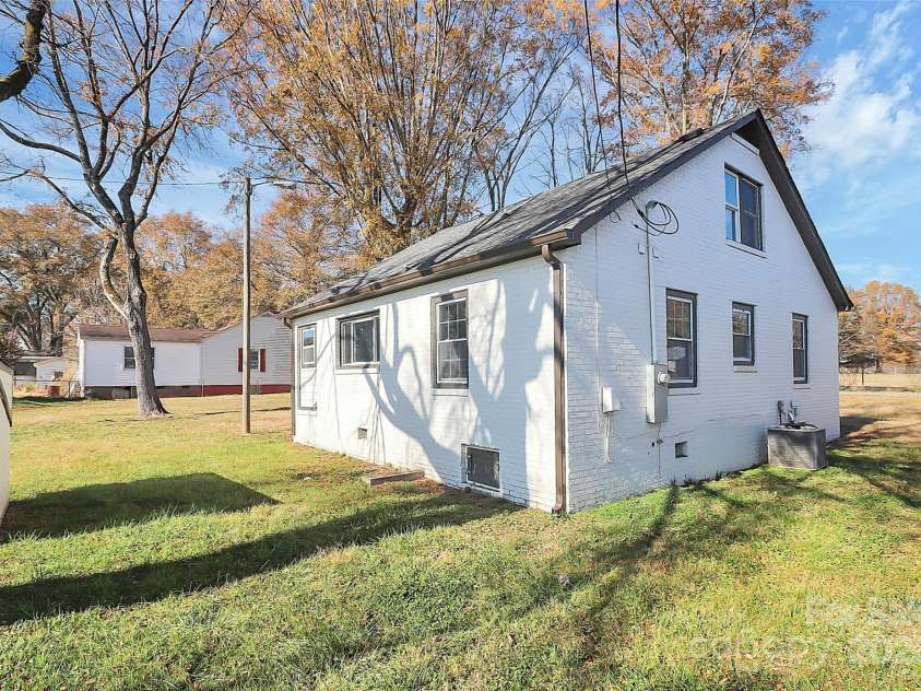 108 Lee Drive, Shelby, NC 28150.  MLS# CAR4322859, YatesRealty ID 4591. 