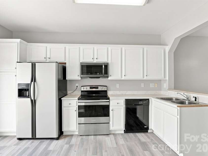 1011 Laparc Lane, Indian Trail, NC 28079.  MLS# CAR4410649, YatesRealty ID 45914. Remodeled Kitchen