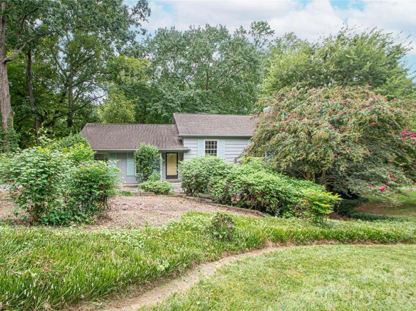 6836 Ronda Avenue, Charlotte, NC 28211.  MLS# CAR4406123, YatesRealty ID 45916. 