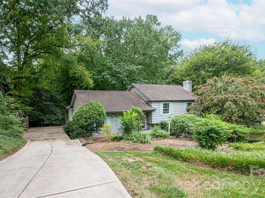 6836 Ronda Avenue, Charlotte, NC 28211.  MLS# CAR4406123, YatesRealty ID 45916. 