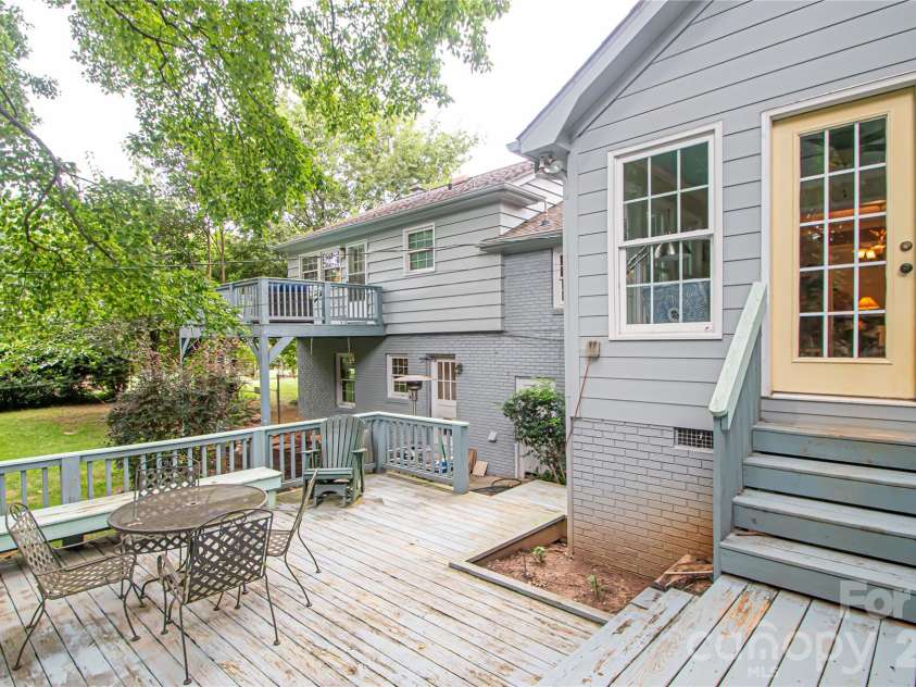 6836 Ronda Avenue, Charlotte, NC 28211.  MLS# CAR4406123, YatesRealty ID 45916. 