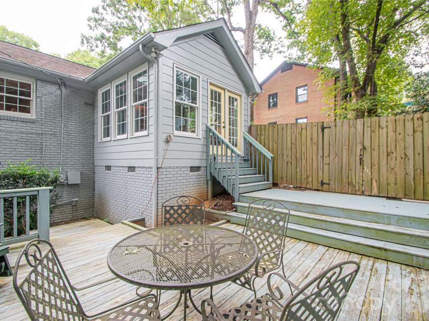 6836 Ronda Avenue, Charlotte, NC 28211.  MLS# CAR4406123, YatesRealty ID 45916. 