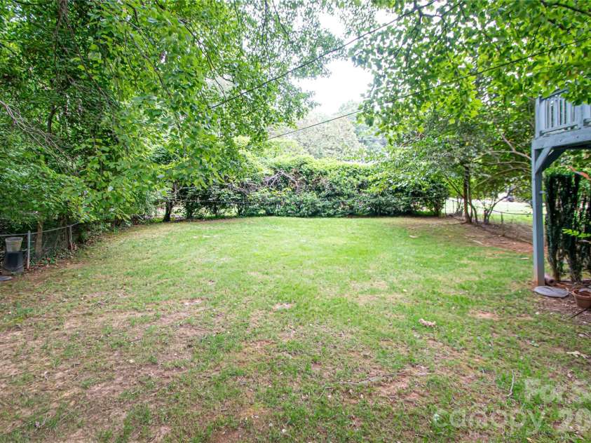 6836 Ronda Avenue, Charlotte, NC 28211.  MLS# CAR4406123, YatesRealty ID 45916. 