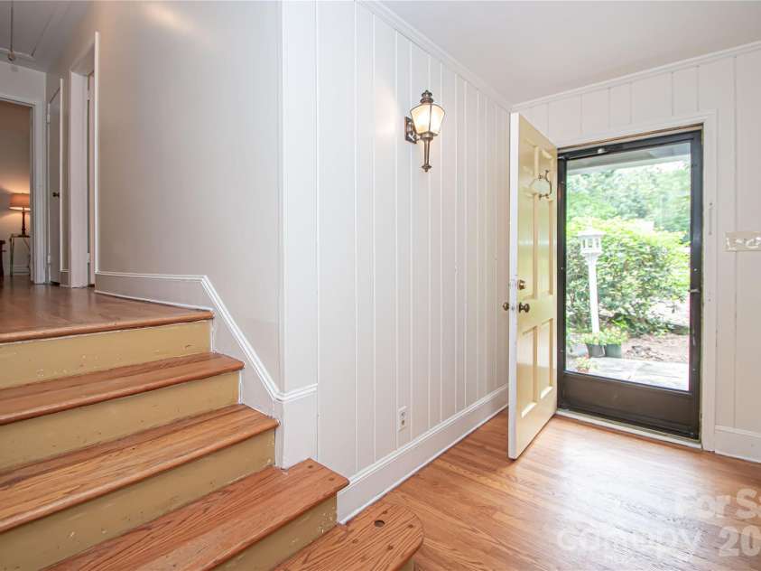 6836 Ronda Avenue, Charlotte, NC 28211.  MLS# CAR4406123, YatesRealty ID 45916. 